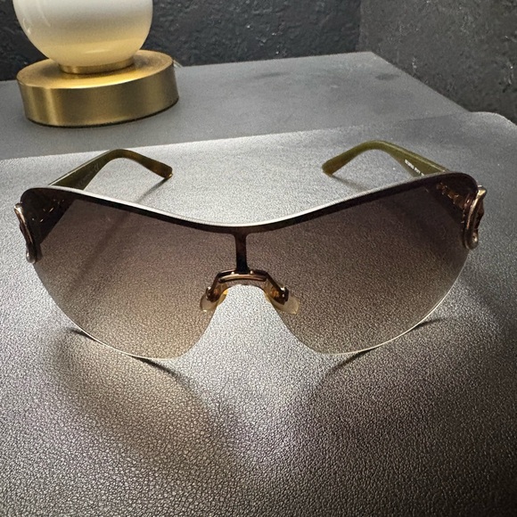 Gucci Brown Gradient Rimless Shield Sunglasses with Gold Accents - Picture 4 of 5